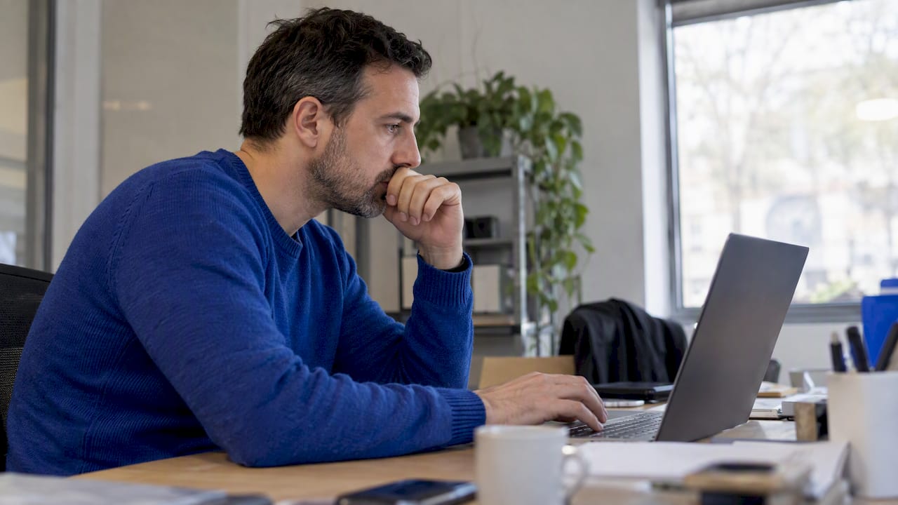 Risk analyst configuring a pilot register